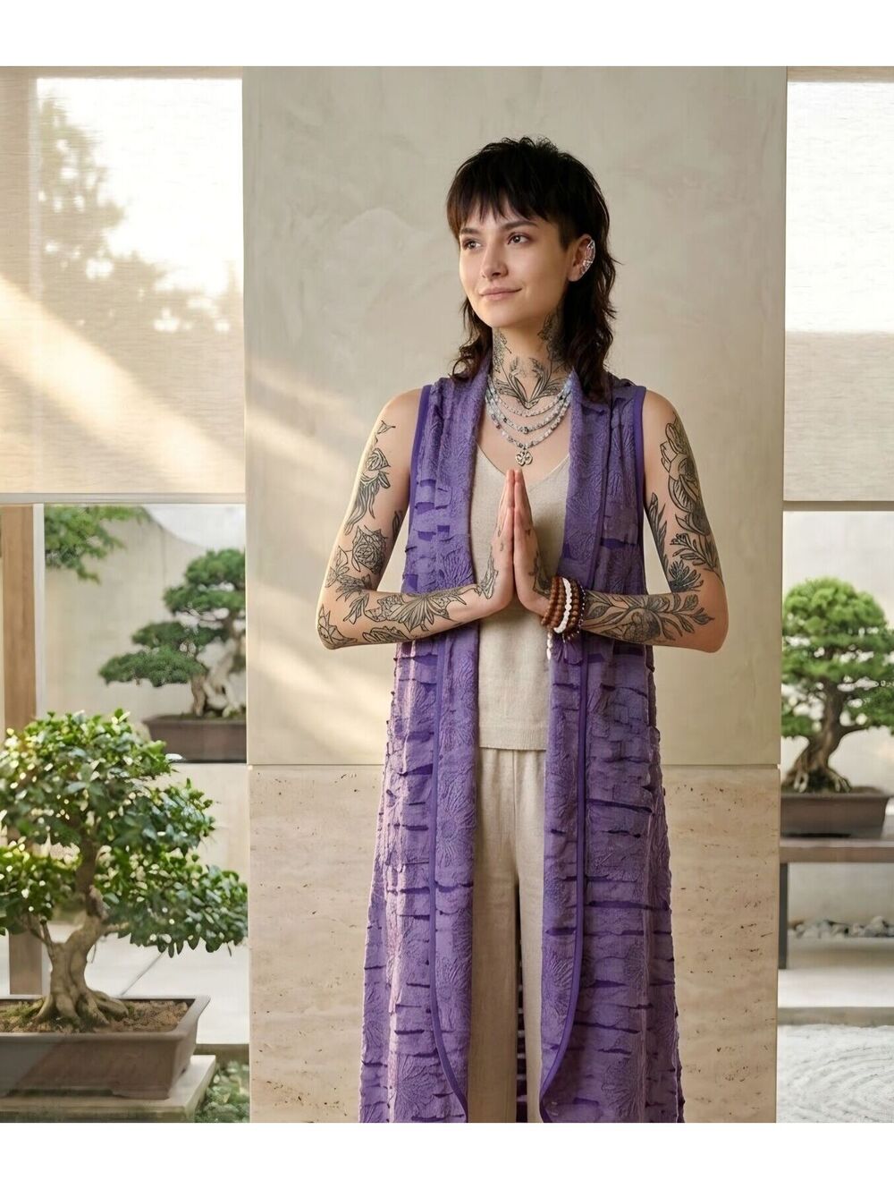 NEW LINE - THE SOVEREIGN: Royal Power & Intuition Cape